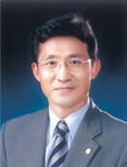 郑宪龙（大学院院长）